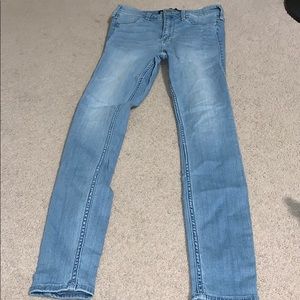 hollister light washed skinny jeans